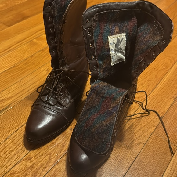 Santana Canada Boots - Picture 2 of 3